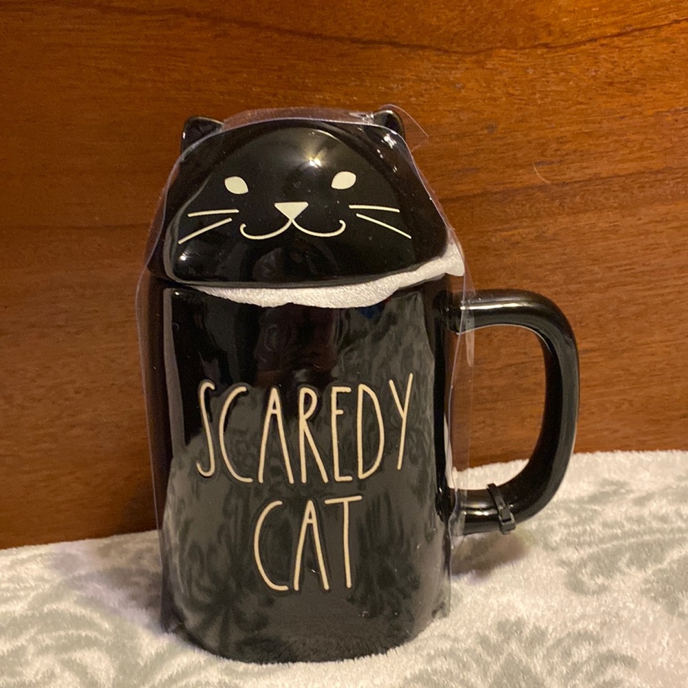 ❄️Scaredy cat Rae Dunn mug